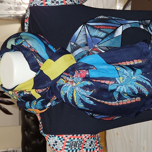 Limited edition Luis Vuitton palm tree extra large size scarf - Picture 11 of 11